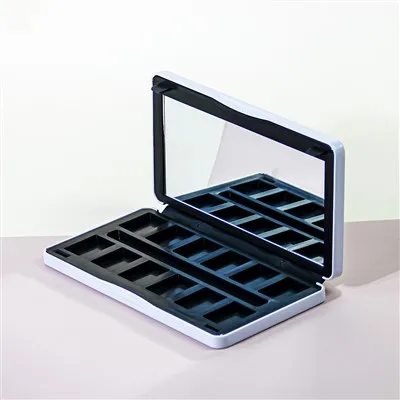 Paleta de fard de pleoape din tablă cu oglindă